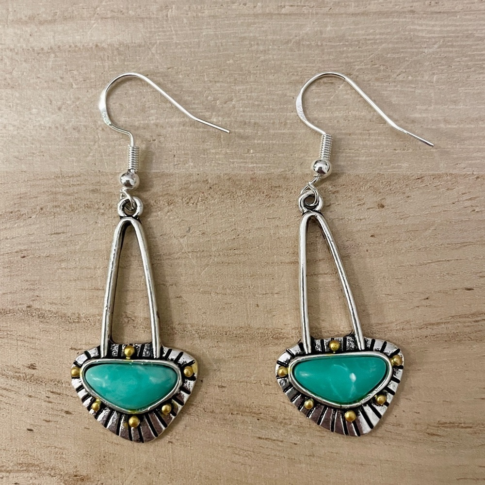Green / Blue Stone Silver Earrings New